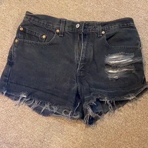 Levi’s 550 distressed cut off jean shorts [slvr]